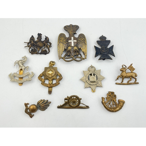 2195 - Ten military cap badges