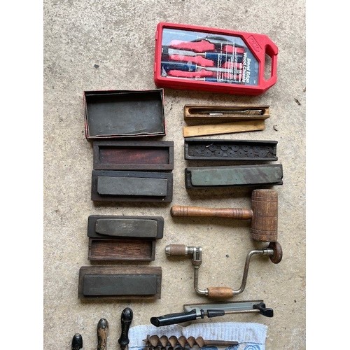 912A - A collection of vintage hand tools to include two Stanley Bailey no. 4 & 5 wood planes, metal files,... 