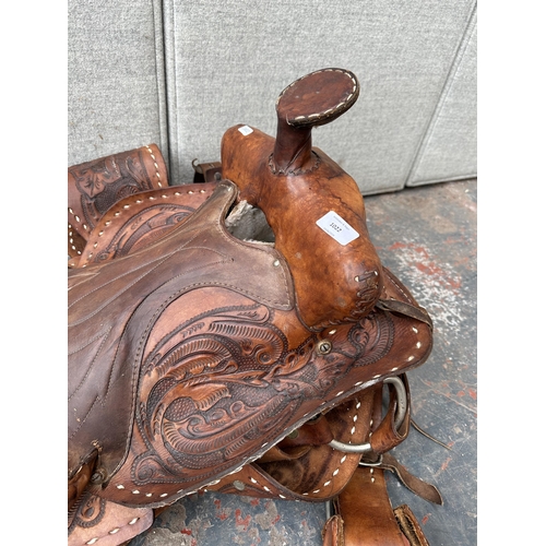 1022 - A brown leather American Western style horse saddle