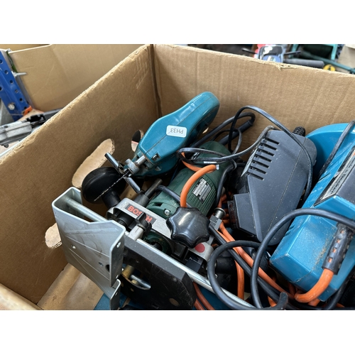 1041 - A box containing various power tools to include Bosch sander, Black & Decker power saw, Workzone com... 