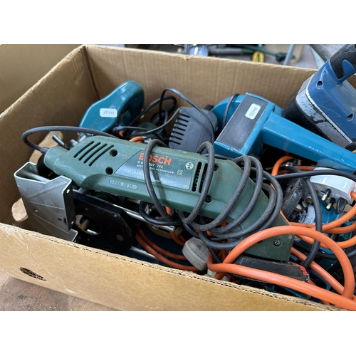 1041 - A box containing various power tools to include Bosch sander, Black & Decker power saw, Workzone com... 