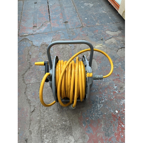 1047 - A Titan hose reel