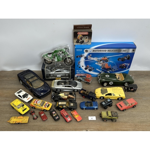 486 - A collection of diecast model vehicles to include Ertl 1848 Jaguar XK-120, boxed Maisto Jaguar XC220... 