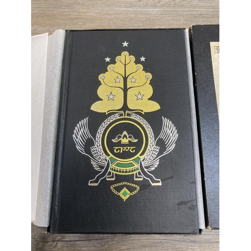 565 - A 1976 The Lord of the Rings De Luxe Edition with India paper hardback book and slip case - The Fell... 