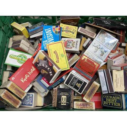 582 - A collection of vintage matchboxes