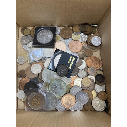 583 - A collection of world coins