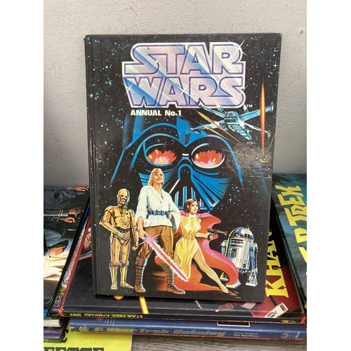 588 - A collection of vintage annuals to include Marvel Presents Star Wars, Star Trek, Night Rider, The Sm... 