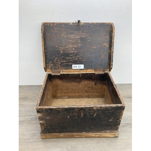 600 - A 19th century pine rectangular storage box - approx. 23cm high x 40cm wide x 28cm deep