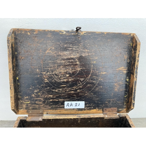 600 - A 19th century pine rectangular storage box - approx. 23cm high x 40cm wide x 28cm deep