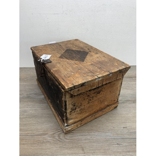 600 - A 19th century pine rectangular storage box - approx. 23cm high x 40cm wide x 28cm deep