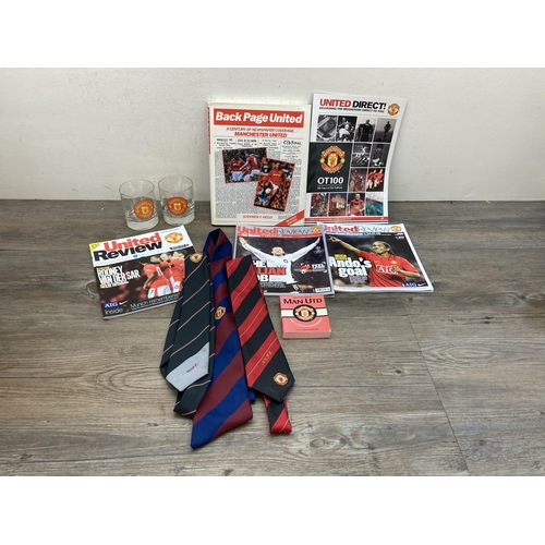 604 - A collection of Manchester United ephemera to include three embroidered ties, back page united hardb... 