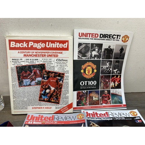 604 - A collection of Manchester United ephemera to include three embroidered ties, back page united hardb... 