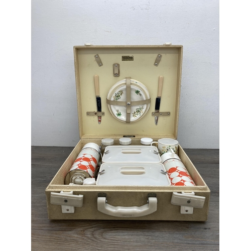 621 - A mid 20th century Harrods of London picnic set