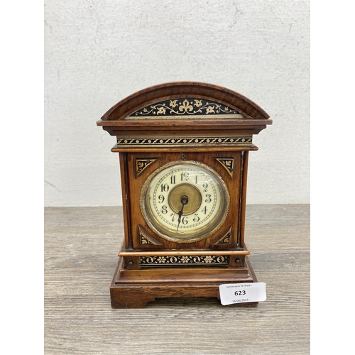 623 - An early 20th century oak cased mantel clock - approx. 18cm high