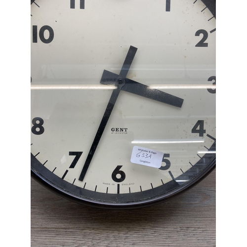 633A - A 1930s Gent of Leicester bakelite wall clock - approx. 36cm diameter