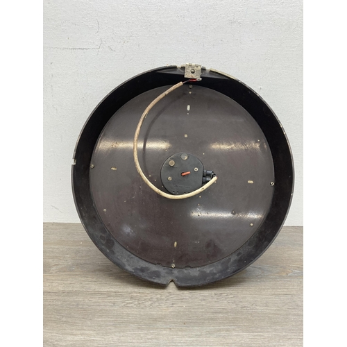 633A - A 1930s Gent of Leicester bakelite wall clock - approx. 36cm diameter