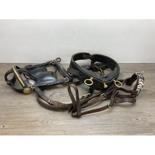 635C - Three pieces of vintage leather horse tack, driving saddle, full driving bridle with blinkers and lu... 