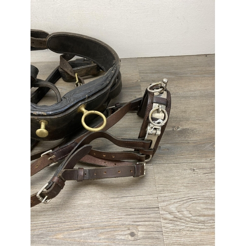 635C - Three pieces of vintage leather horse tack, driving saddle, full driving bridle with blinkers and lu... 