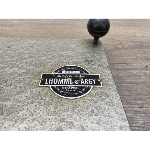 640B - A set of mid 20th century Lhomme & Argy money weighing scales