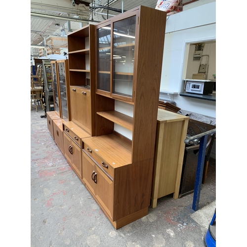 125 - A mid 20th century G Plan teak bookcase/wall unit - approx. 198cm high x 84cm wide x 46cm deep