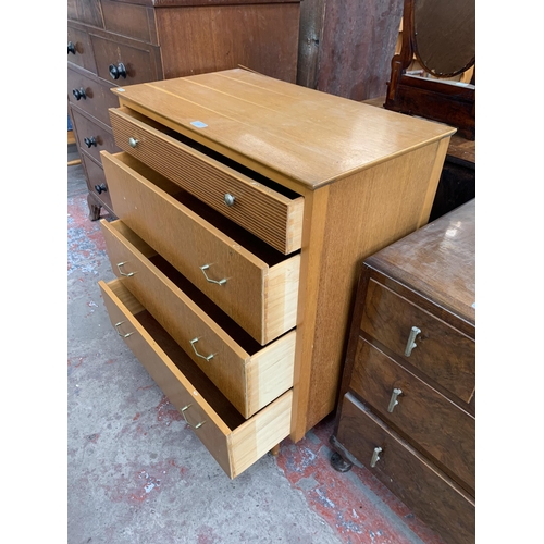 182 - A mid 20th century oak chest of drawers - approx. 98cm high x 75cm wide x 42cm deep