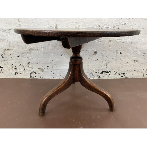 192 - A Georgian oak circular tripod occasional table - approx. 46cm high x 60cm diameter