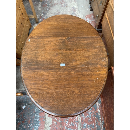 196 - An early 20th century oak drop leaf gate leg occasional table on barley twist supports - approx. 73c... 