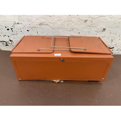 225 - A mid 20th century orange and white metal folding camping prep/picnic table - approx. 109cm high x 1... 