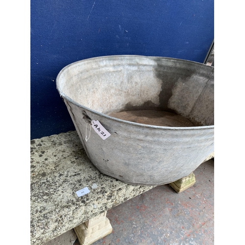 254 - A vintage galvanised bath tub