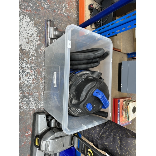 A Wickes 215735 20Ltr wet and dry vacuum cleaner