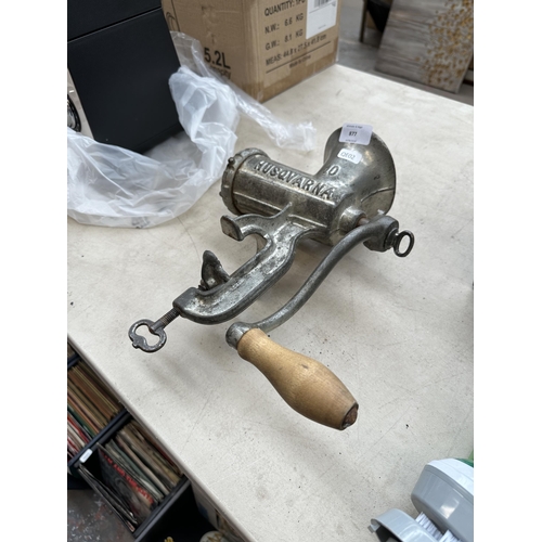 877 - A Husqvarna 10 meat grinder/mincer