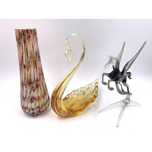 345 - Ten pieces of art glassware