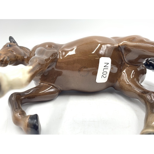 357 - A Beswick brown gloss horse figurine - approx. 15cm high