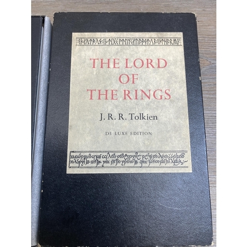 565 - A 1976 The Lord of the Rings De Luxe Edition with India paper hardback book and slip case - The Fell... 