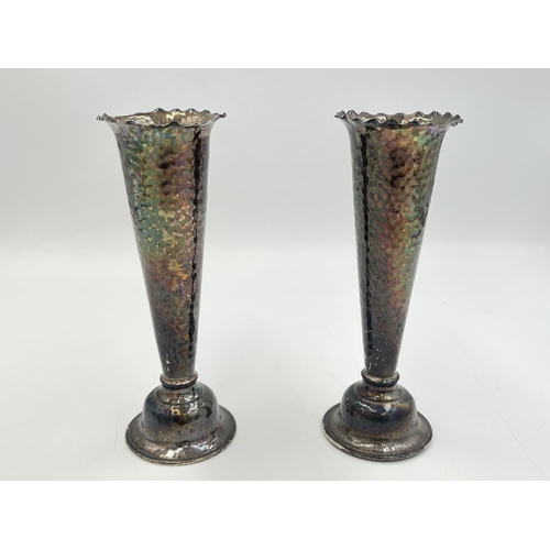 2206 - A pair of hallmarked London silver weighted trumpet vases - approx. gross weight 248g and approx. 13... 