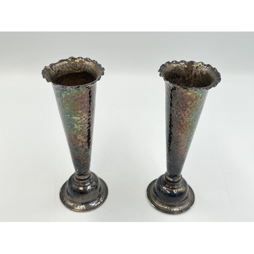 2206 - A pair of hallmarked London silver weighted trumpet vases - approx. gross weight 248g and approx. 13... 