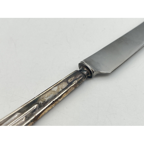 2211 - A cased set of George VI hallmarked Sheffield silver butter knives, dated 1938