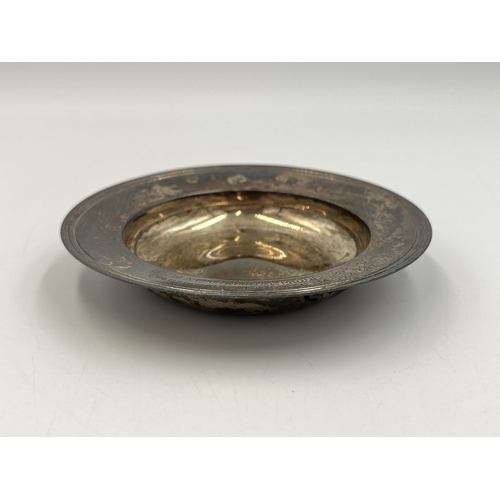 2213 - A hallmarked London silver circular presentation trinket dish, dated 1977 - approx. gross weight 86g... 