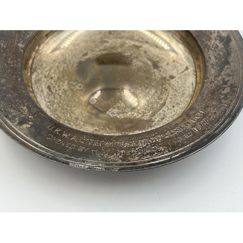 2213 - A hallmarked London silver circular presentation trinket dish, dated 1977 - approx. gross weight 86g... 