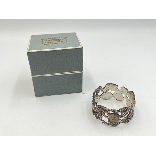 2216 - A Deakin & Francis Ltd hallmarked Birmingham silver napkin ring, dated 1970 - approx. gross weight 3... 