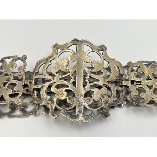 2218 - A late 19th century EPNS nurses belt - approx. 64cm long