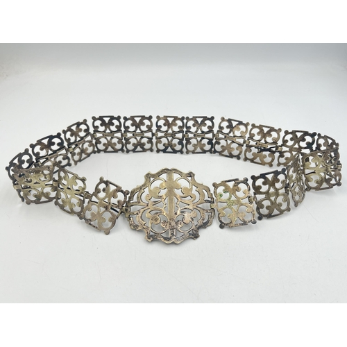 2218 - A late 19th century EPNS nurses belt - approx. 64cm long