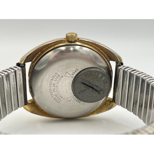 2231 - A 1970s Timex gold plated men's quartz wristwatch