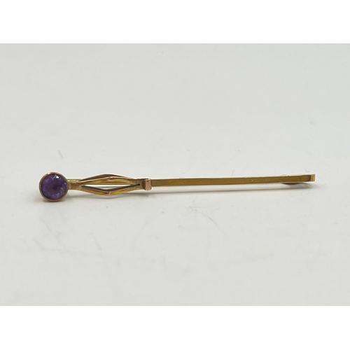 2245 - A 9ct gold amethyst set pin brooch with metal pin - approx. gross weight 1.5g