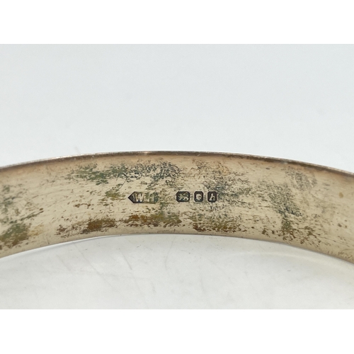 2256 - A hallmarked London silver foliate etched buckle bangle, dated 1963 - approx. gross weight 14.7g