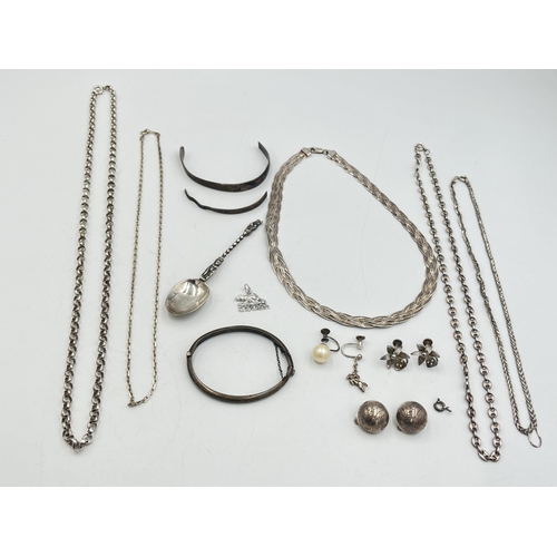 2259 - A collection of .925 silver items to include pair of clip on earrings, pair of SJH hallmarked London... 