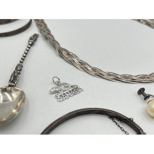 2259 - A collection of .925 silver items to include pair of clip on earrings, pair of SJH hallmarked London... 