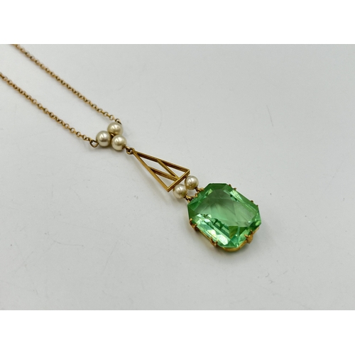 2274 - An Art Deco 9ct gold pearl and green paste pendant necklace - approx. gross weight 5.1g