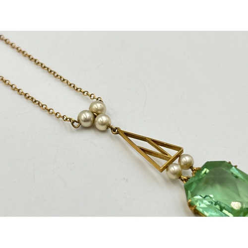 2274 - An Art Deco 9ct gold pearl and green paste pendant necklace - approx. gross weight 5.1g