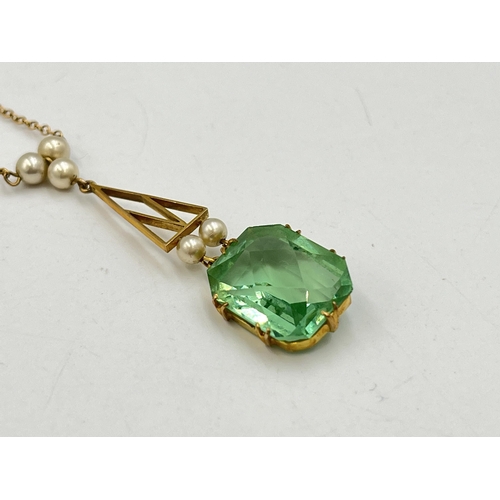 2274 - An Art Deco 9ct gold pearl and green paste pendant necklace - approx. gross weight 5.1g